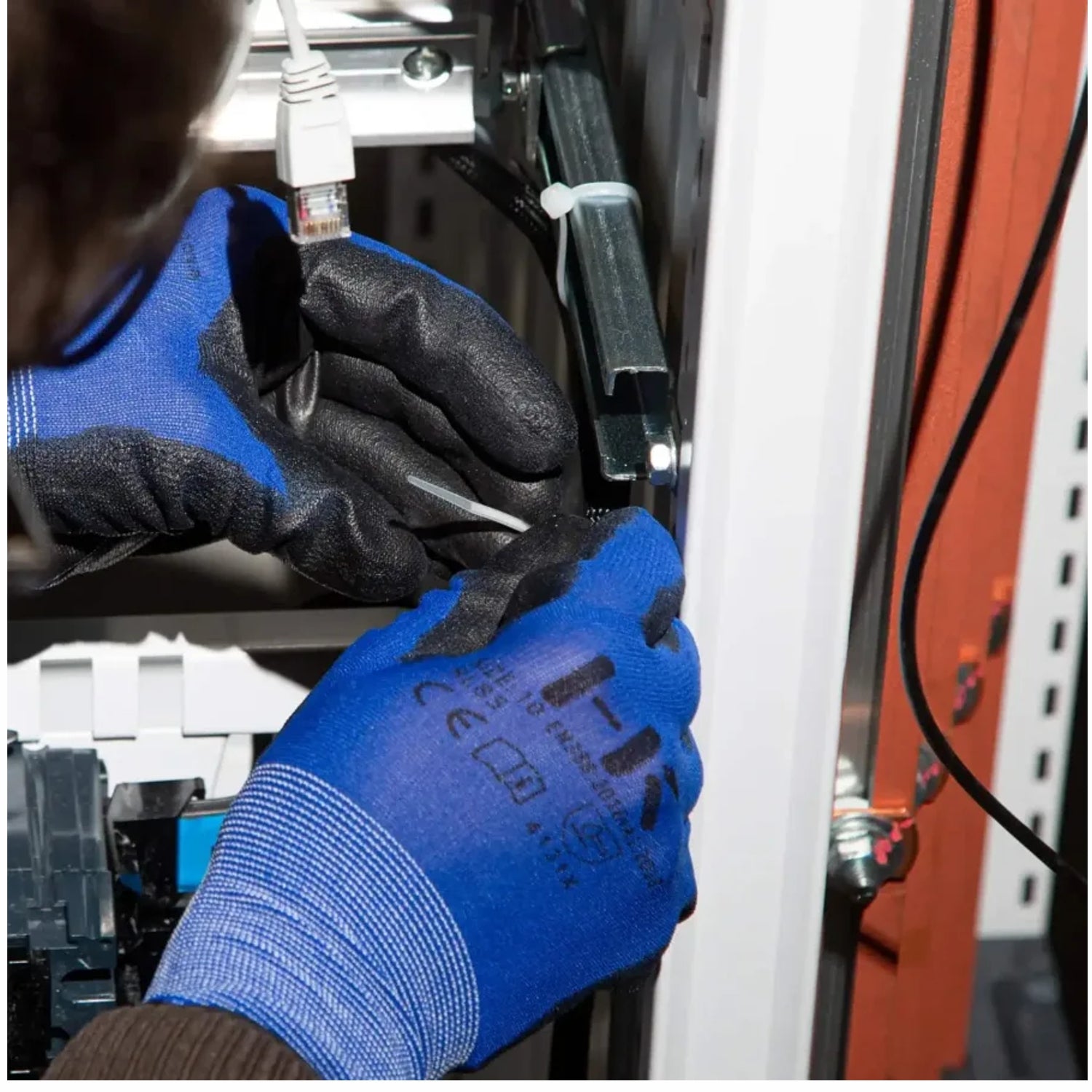 Guanti ultraleggeri alta sensibilità ricoperti in Poliuretano touch-screen ic85