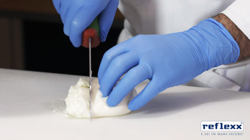 Guanti monouso in nitrile senza polvere pz.100 Reflexx 72 gr. 3,50