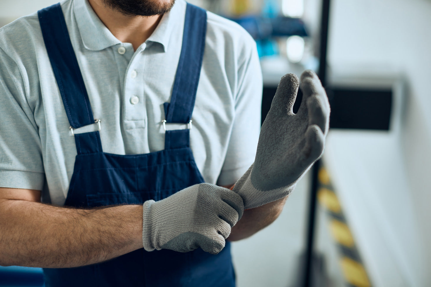 Sicurezza al Lavoro: Guida all'Acquisto di Guanti Anti Taglio